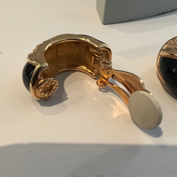 Vintage Swarovski Crystal Earrings Black Enamel and Gold-Tone Swan Marked - Picture 11 of 12